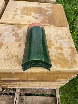 Teja árabe vidriada verde