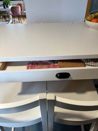 Mesa alta y 4 taburetes IKEA