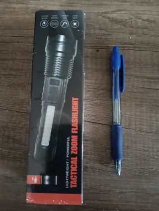 Linterna Táctica Zoom Potente Luz frontal y latera