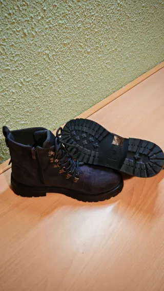 Botas gris oscuro