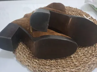 Botines de ante marrones