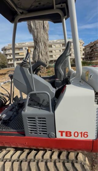 Miniexcavadora Takeuchi TB016