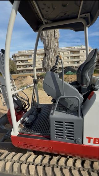 Miniexcavadora Takeuchi TB016