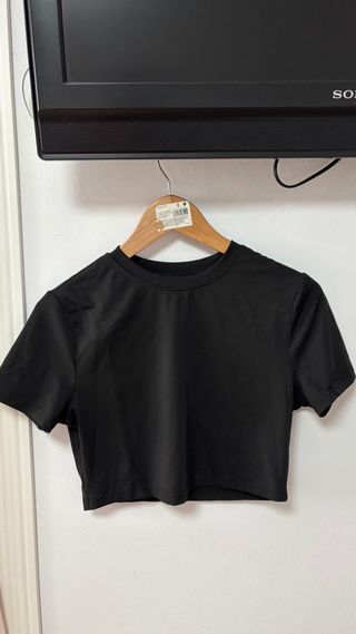 Camiseta negra corta