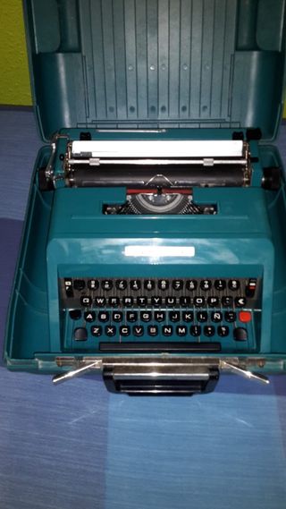 Máquina de escribir antigua maletín