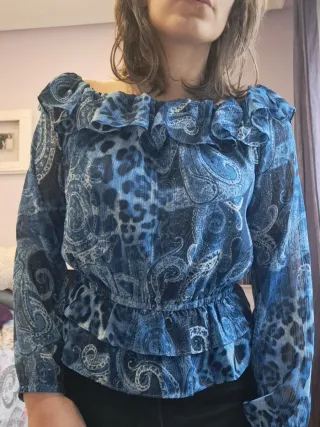 Blusa Guess Paisley Volantes Talla S