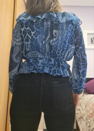 Blusa Guess Paisley Volantes Talla S