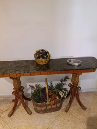 Tavolo in legno con marmo