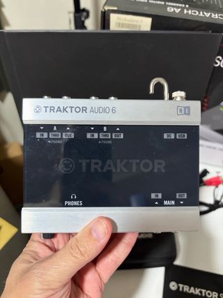 Traktor Audio 6 - Interfaz de Audio DJ