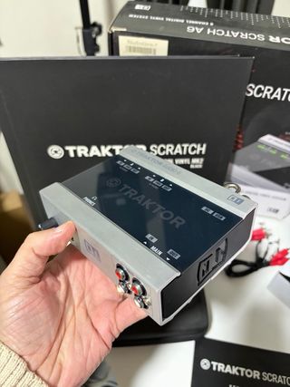 Traktor Audio 6 - Interfaz de Audio DJ