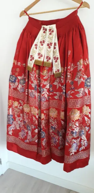 Traje de Fallera Mujer rojo con estampado floral