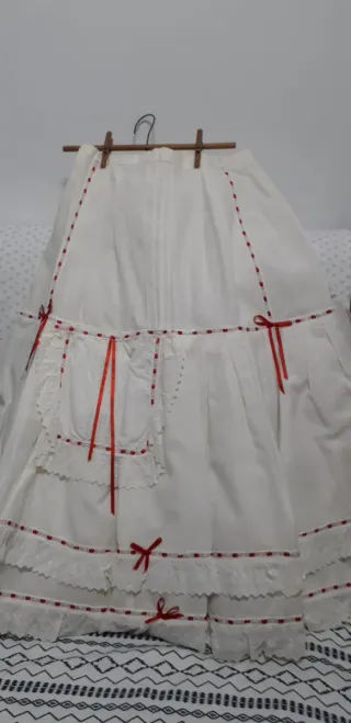 Traje de Fallera Mujer rojo con estampado floral