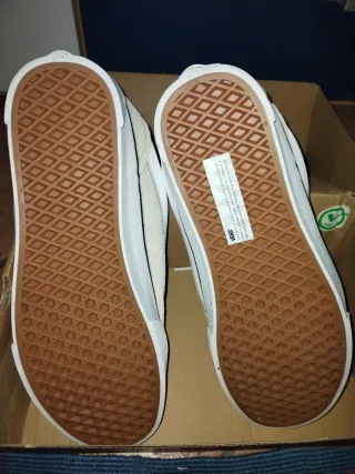 Scarpe Vans beige e bianche