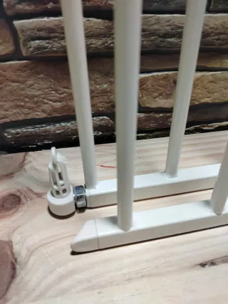 Munchkin LINDAM Puerta de seguridad 64,5-102 cm