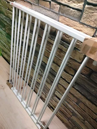 Munchkin LINDAM Puerta de seguridad 64,5-102 cm