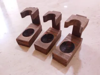 Tris portapipe in legno