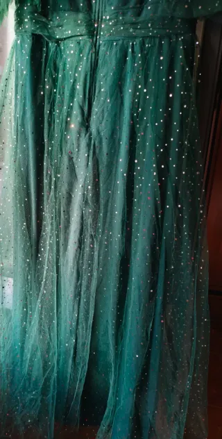 Vestido largo verde con brillos