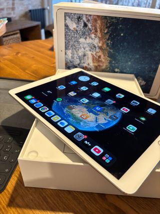 iPad Pro 10.5" (64GB)+Smart Keyboard Apple + Caja