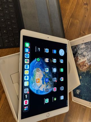 iPad Pro 10.5" (64GB)+Smart Keyboard Apple + Caja