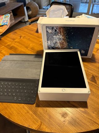 iPad Pro 10.5" (64GB)+Smart Keyboard Apple + Caja