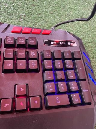 Teclado Gaming con Luces LED