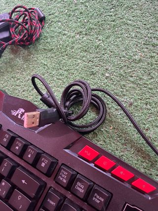 Teclado Gaming con Luces LED