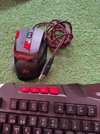 Teclado Gaming con Luces LED