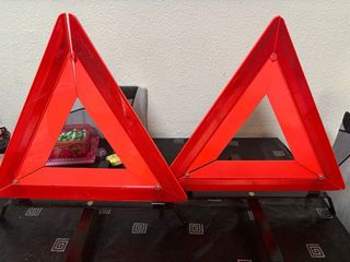 Triángulo de señalización para coche