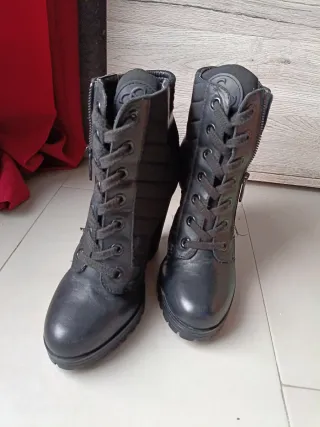 Botines de tacón negros GUESS
