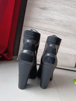 Botines de tacón negros GUESS