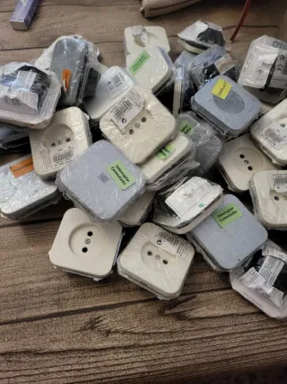 Interruptores y Enchufes Varios