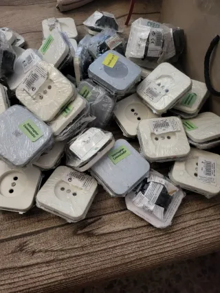Interruptores y Enchufes Varios