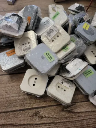 Interruptores y Enchufes Varios