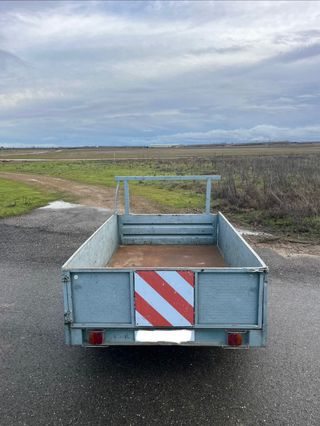 Remolque plataforma azul