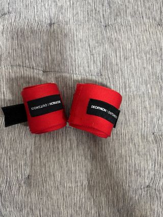 Guantes de Boxeo 12 onzas y vendas.