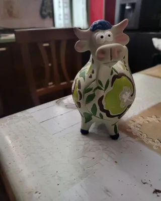 Salvadanaio mucca decorata