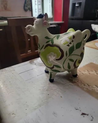 Salvadanaio mucca decorata