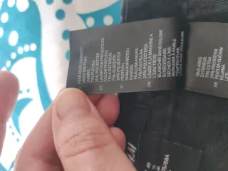 Falda H&M Negra Texturizada