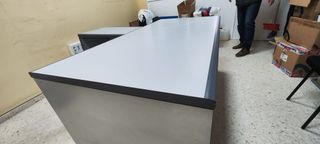 Mesa de despacho con ala lateral gris