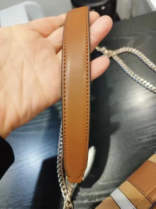 Borsa Guess Mezzaluna tracolla catena