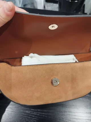 Borsa Guess Mezzaluna tracolla catena