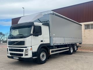 CAMION VOLVO CAJA SEMITAULINER PUERTA ELEVADORA