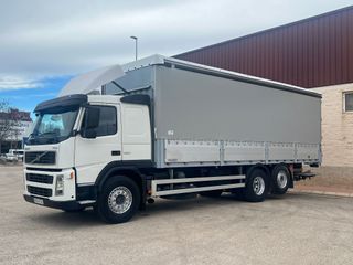CAMION VOLVO CAJA SEMITAULINER PUERTA ELEVADORA