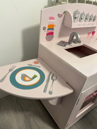 Cocinita infantil de madera rosa
