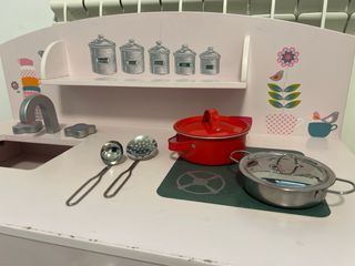 Cocinita infantil de madera rosa