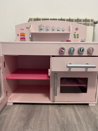 Cocinita infantil de madera rosa