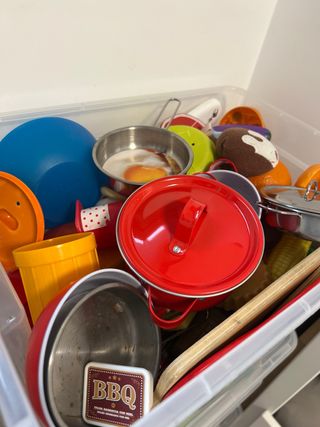 Cocinita infantil de madera rosa