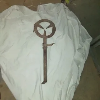 Soporte antiguo de metal