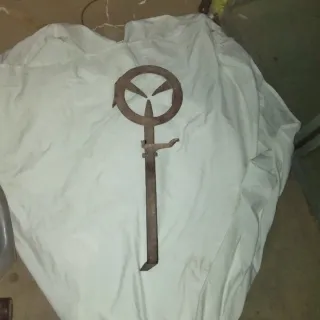 Soporte antiguo de metal