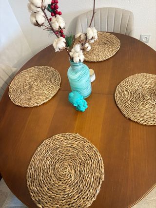 Mesa de comedor redonda de madera